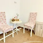 New Mitte Free Snack Hot Tea And Coffee برلين