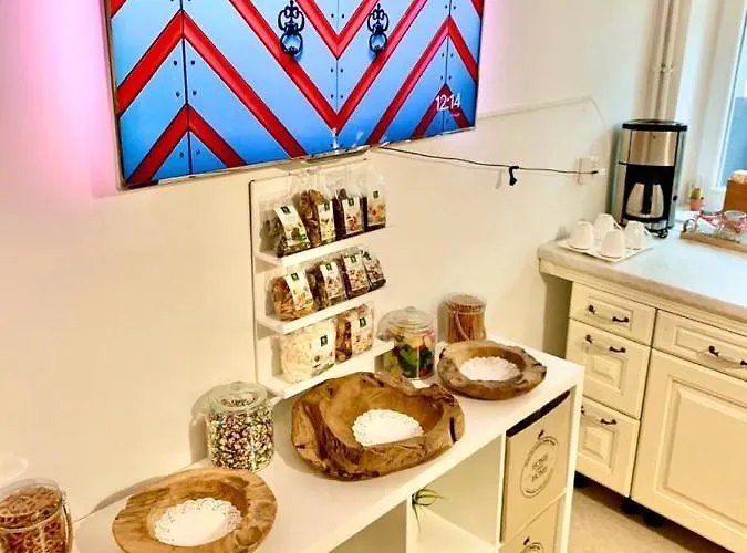 New Mitte Free Snack Hot Tea And Coffee Hostal *